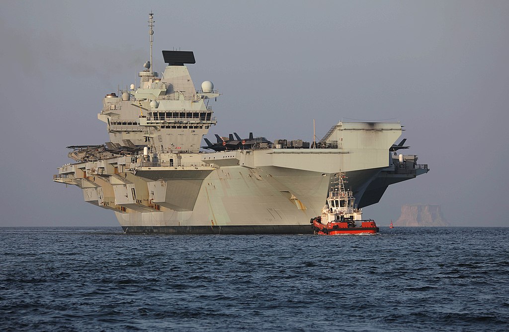 HMS Queen Elizabeth  no Oman. Foto:  Rich Denton
