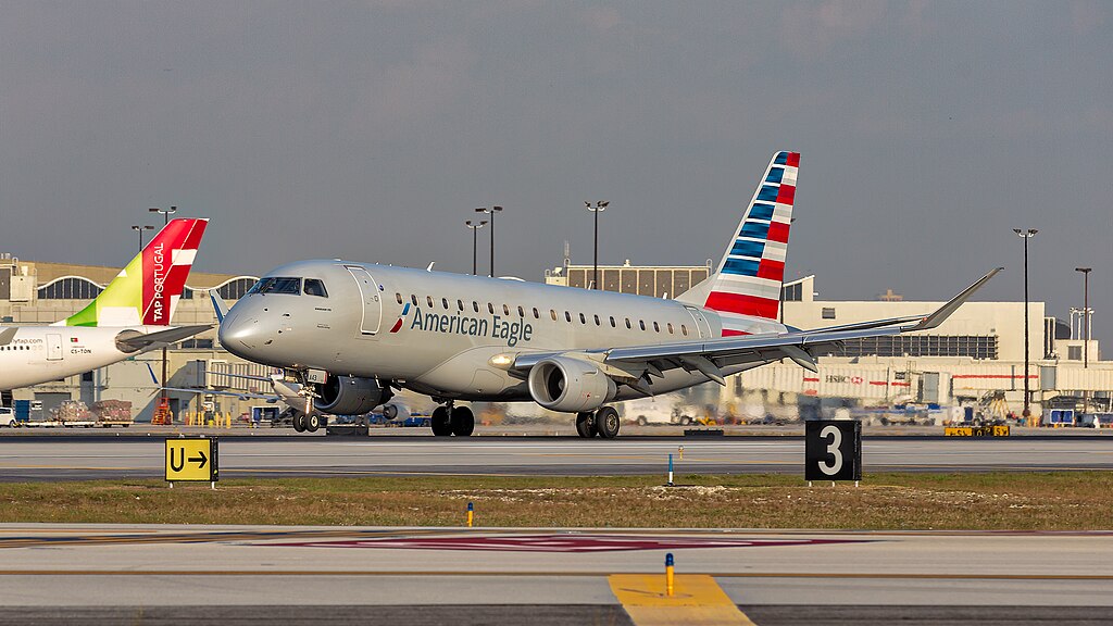 E175_da American Eagles, subsidiária da American Airlines. Foto: Nathan Coats