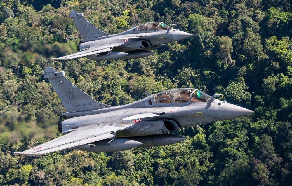 Caças Rafale sobre a Amazônia guianense