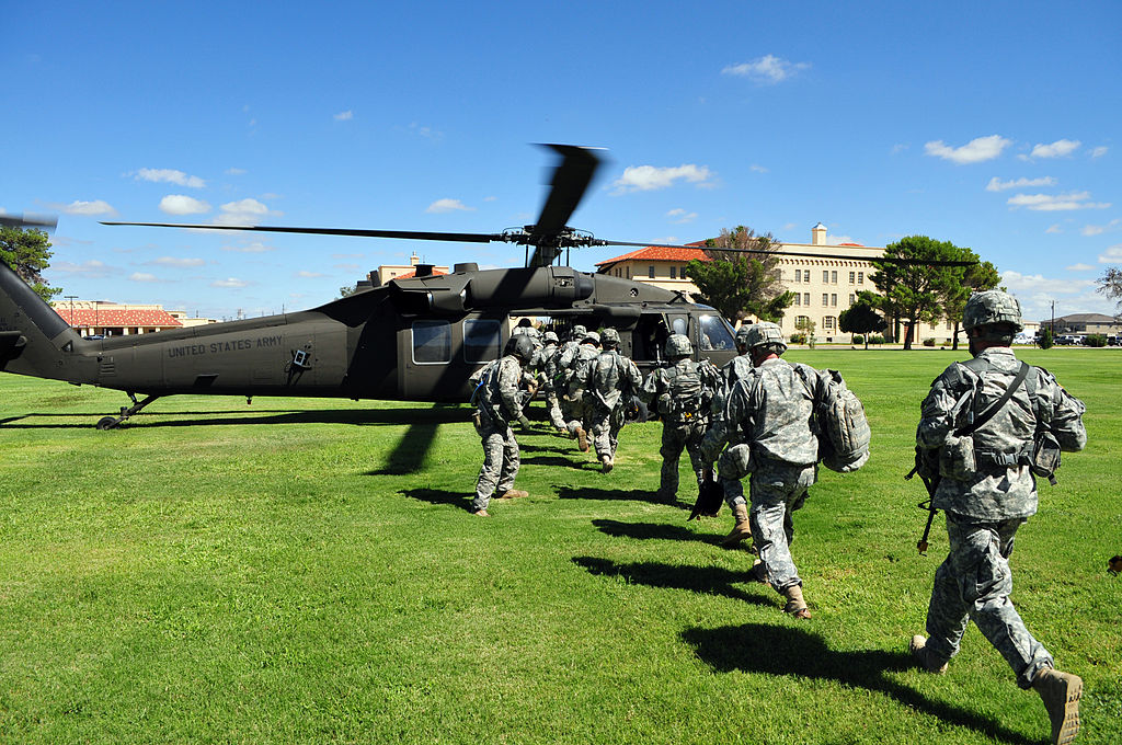 UH-60 Black Hawk do US Army durante exercício. Foto: James King