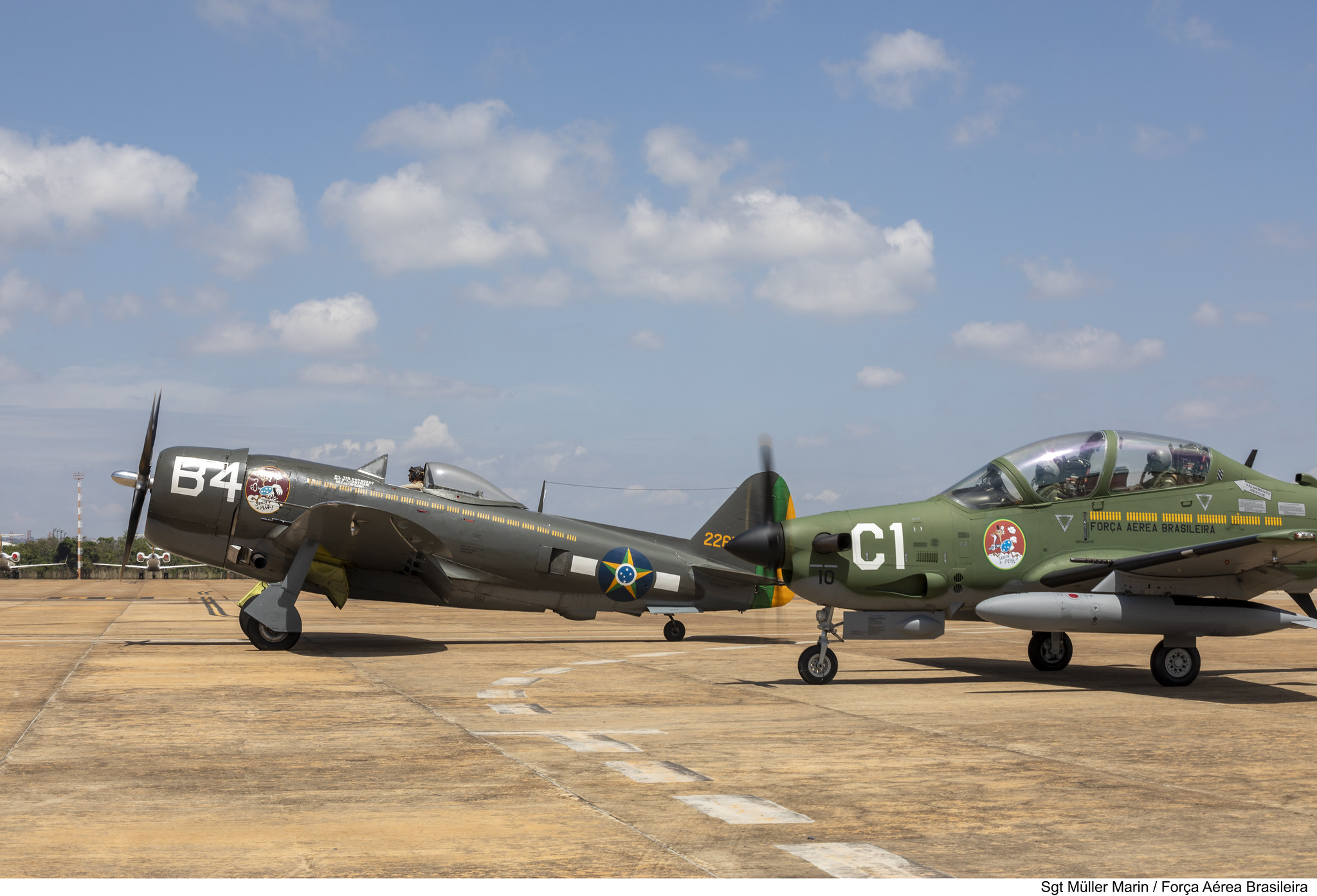 GALERIA DE FOTOS: FAB apresenta Super Tucano com pintura em homenagem ao P-47