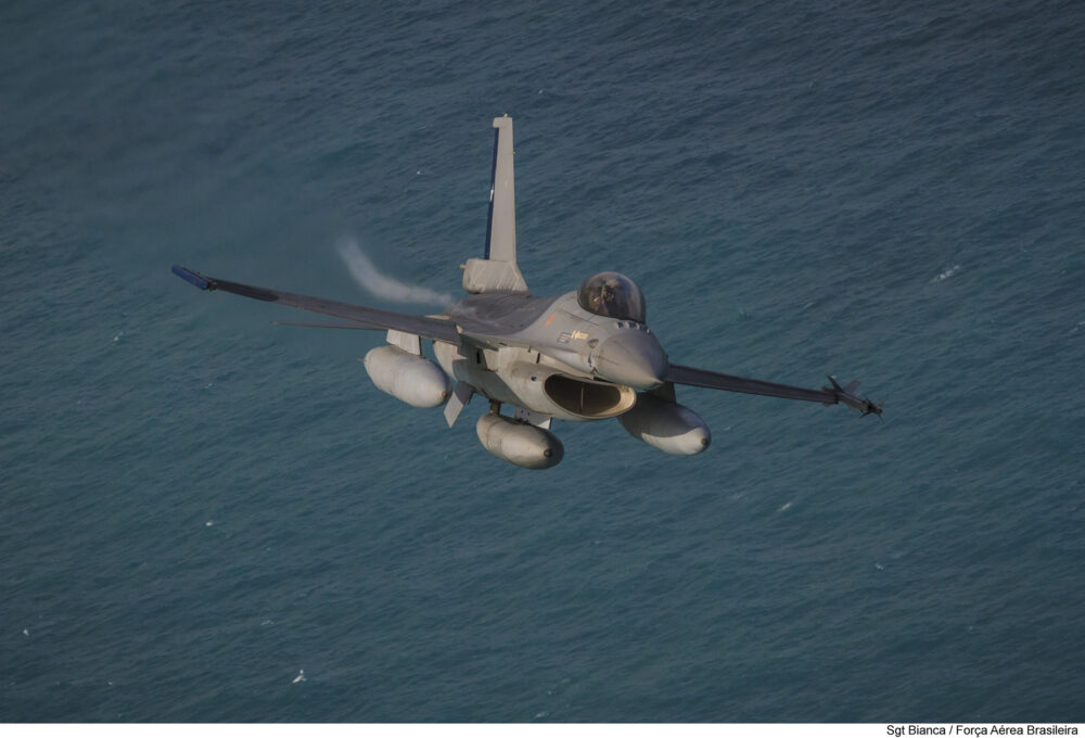 F-16, como este do Chile, é um dos jatos que estão sob avaliação do Peru e da Colômbia. Foto: Bianca Viol