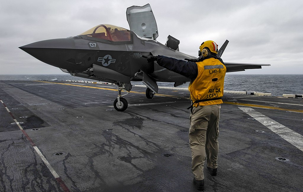 Caça F-35B Lightning II em operação no USS Wasp. Foto: Michael Molina