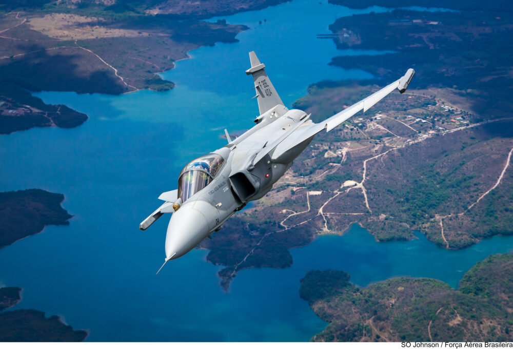 Caça F-39E da FAB durante voo no interior de Goiás. Foto: Johnson Barros