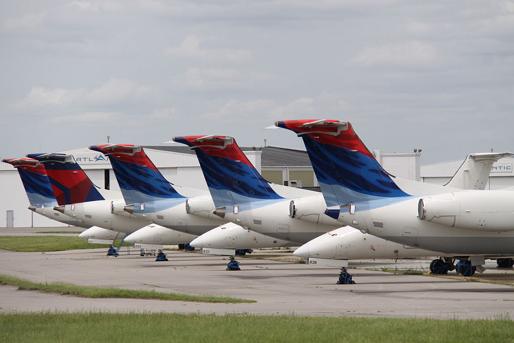 Jatos da Embraer no centro de manutenção em Nashville. Foto: Wikimedia Commons