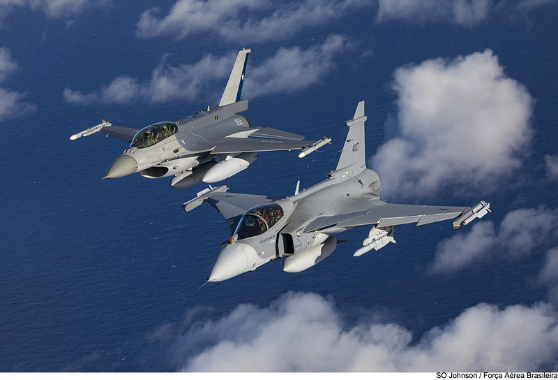 F-39E da Força Aérea Brasileira e F-16 da Fuerza Aérea de Chile