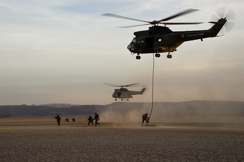 Aeronaves do Exército da França em exercício na África. Foto: Christian Jadot