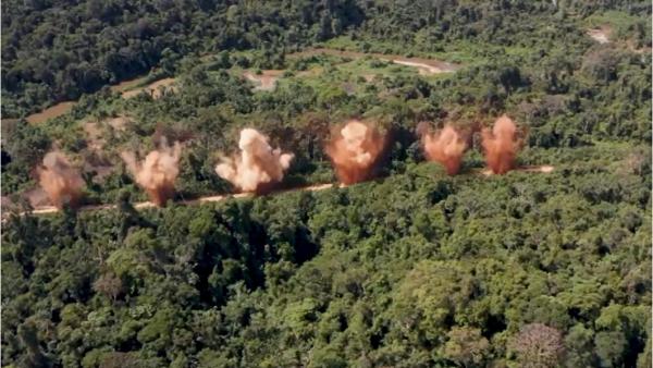Destruição de pista na Amazõnia. Foto: FAB