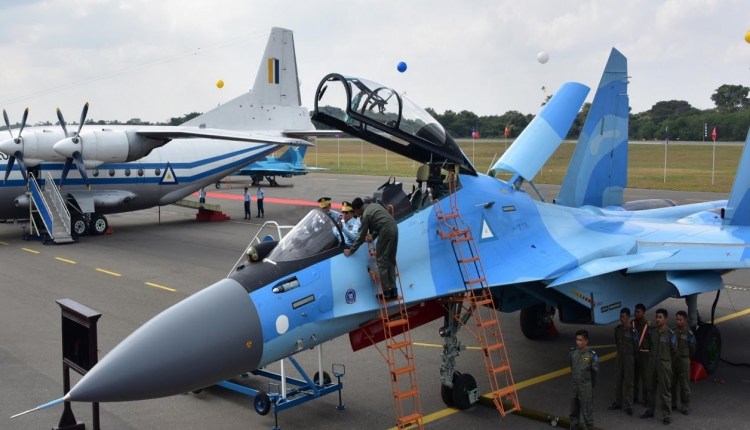 Entrega de caça Su-30 para Myanmar. Foto: Força Aérea de Myanmar