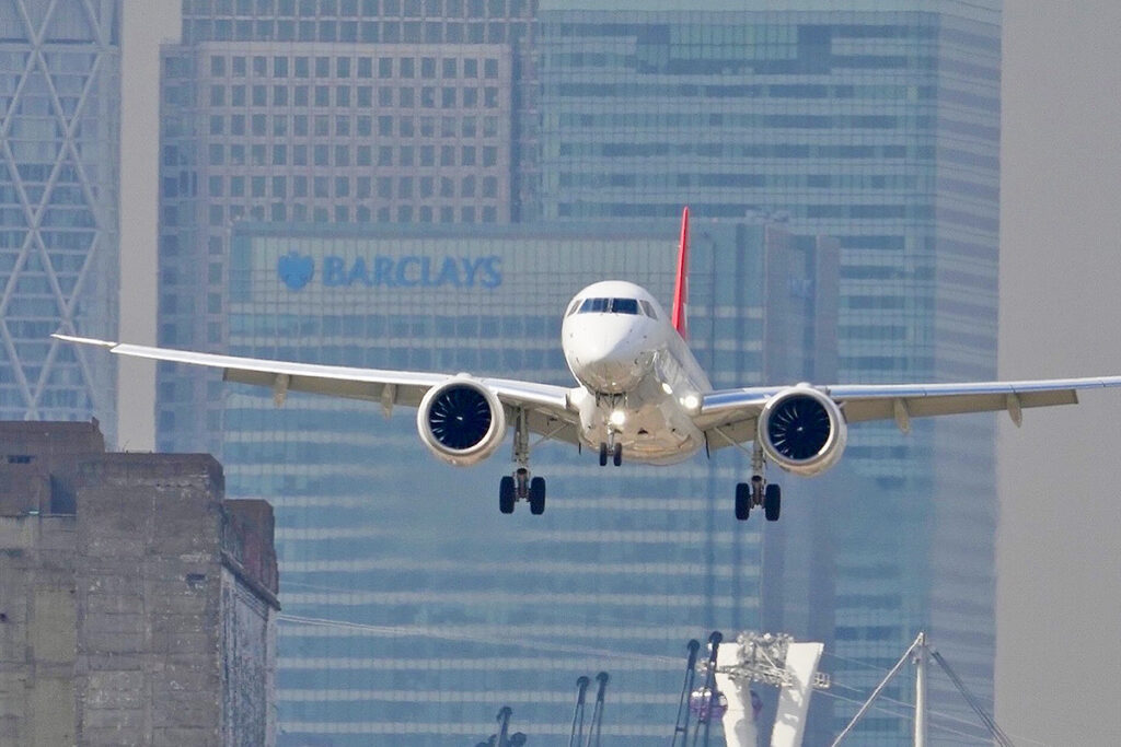 Aeroporto de Londres vira local de destaque para a Embraer