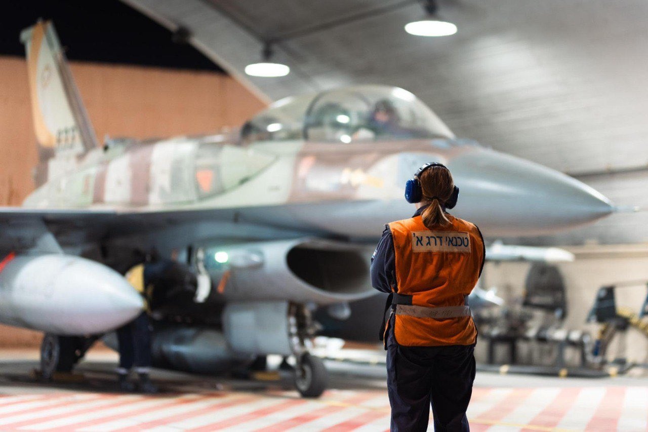 Ataque israelense combinou meios de guerra tradicional com novas tecnologias