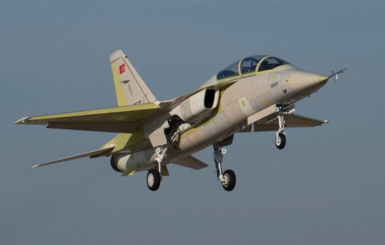 Na Turquia, o Hürjet vai complementar a frota de F-16 e servir para preparar os futuros pilotos da primeira linha
