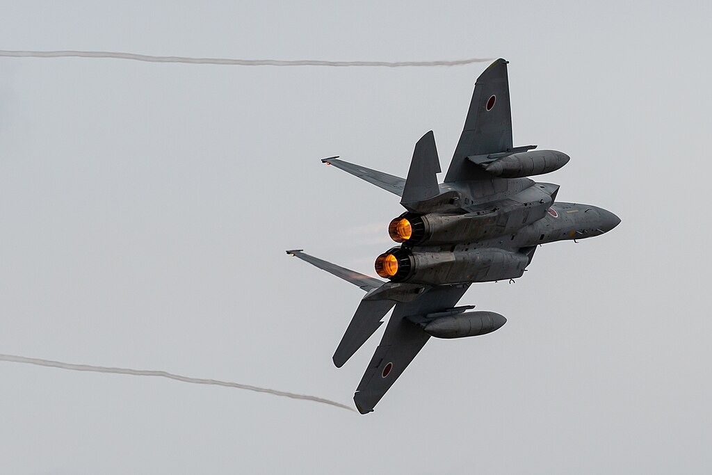 O F-15J é o principal meio de interceptação aeronáutica do Japão. 