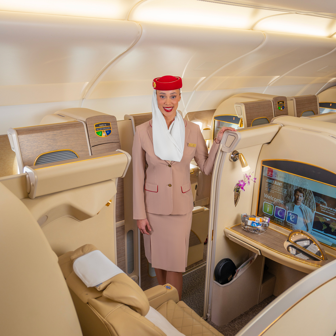 Design dos uniformes da Emirates conta história de moda e tradição