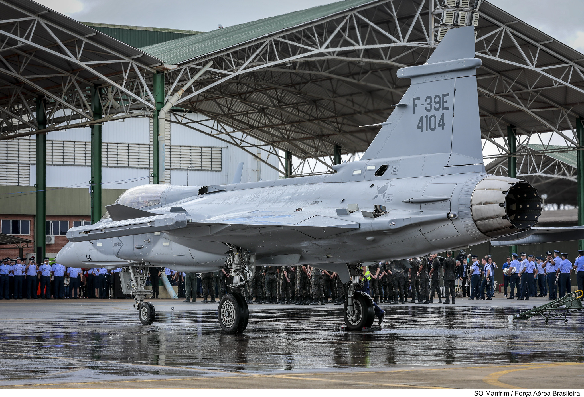FAB assina acordo para motores dos caças Gripen