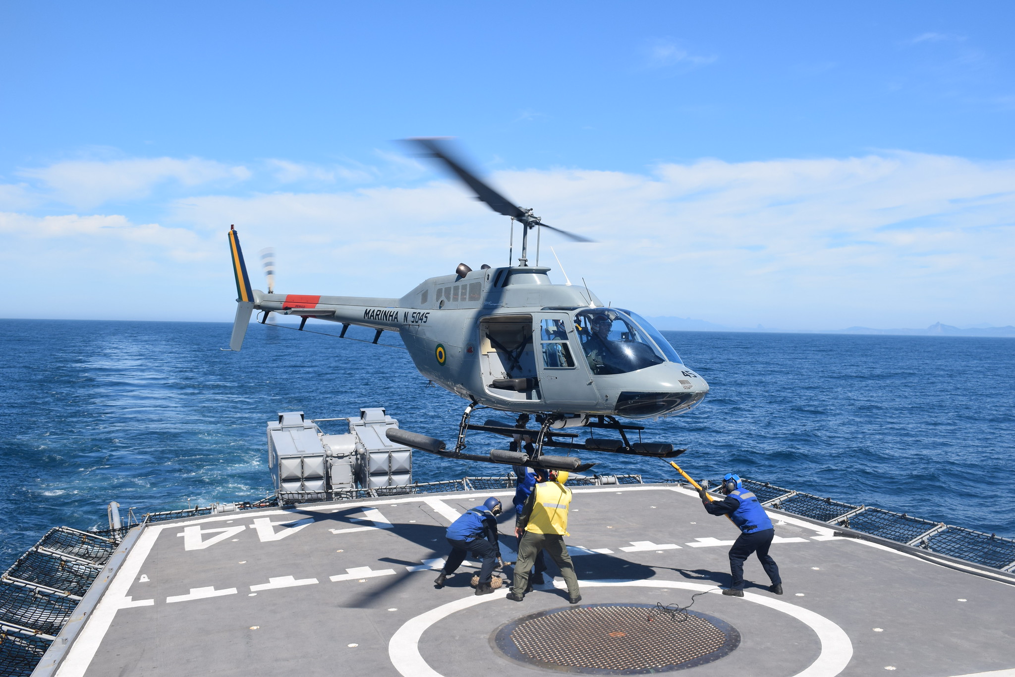 Brasil transfere helicópteros para Uruguai e Paraguai