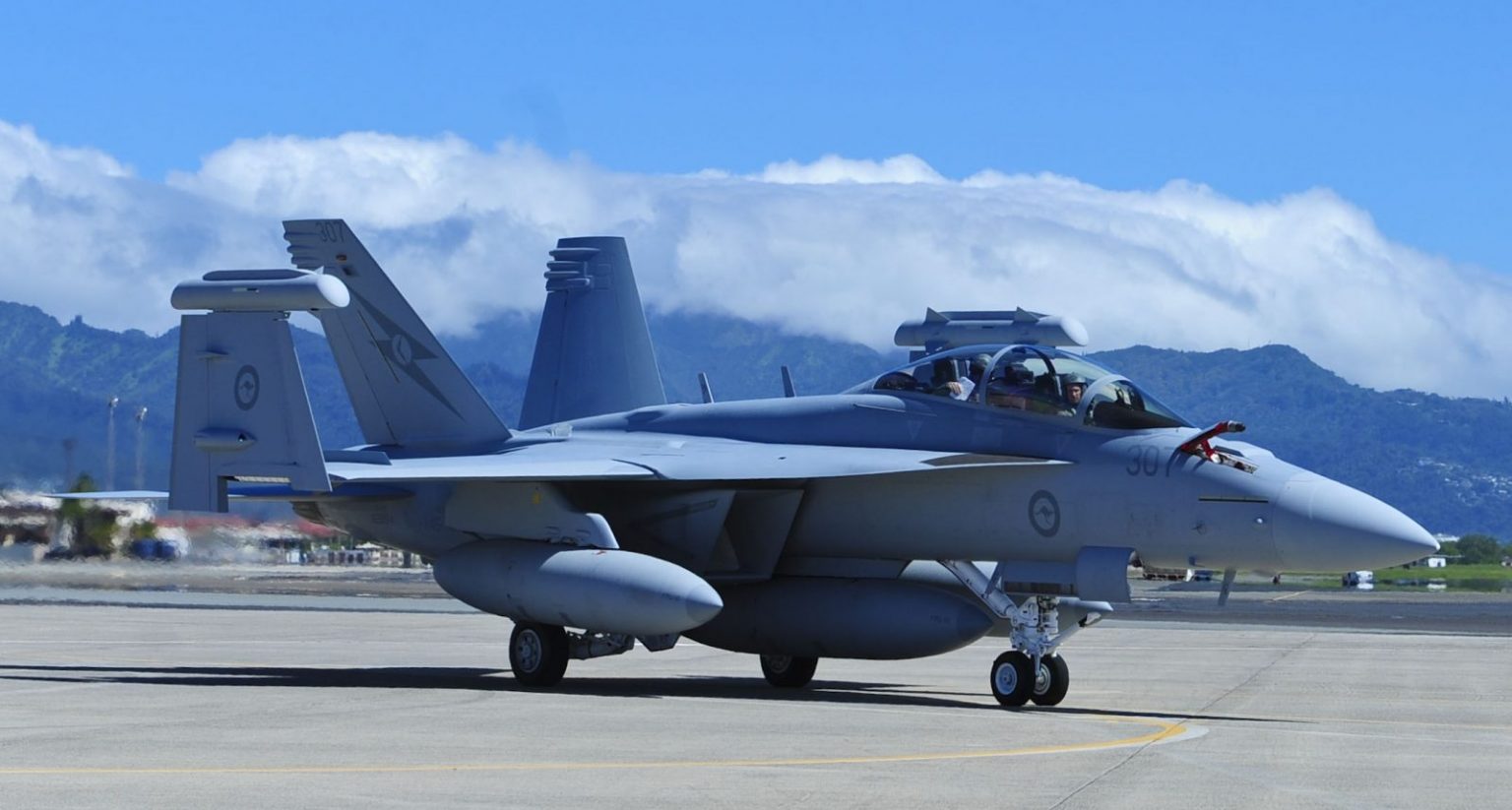 Australian_EA-18G_at_Joint_Base_Pearl_Harbor-Hickam_in_2017-1-1536x823.jpg
