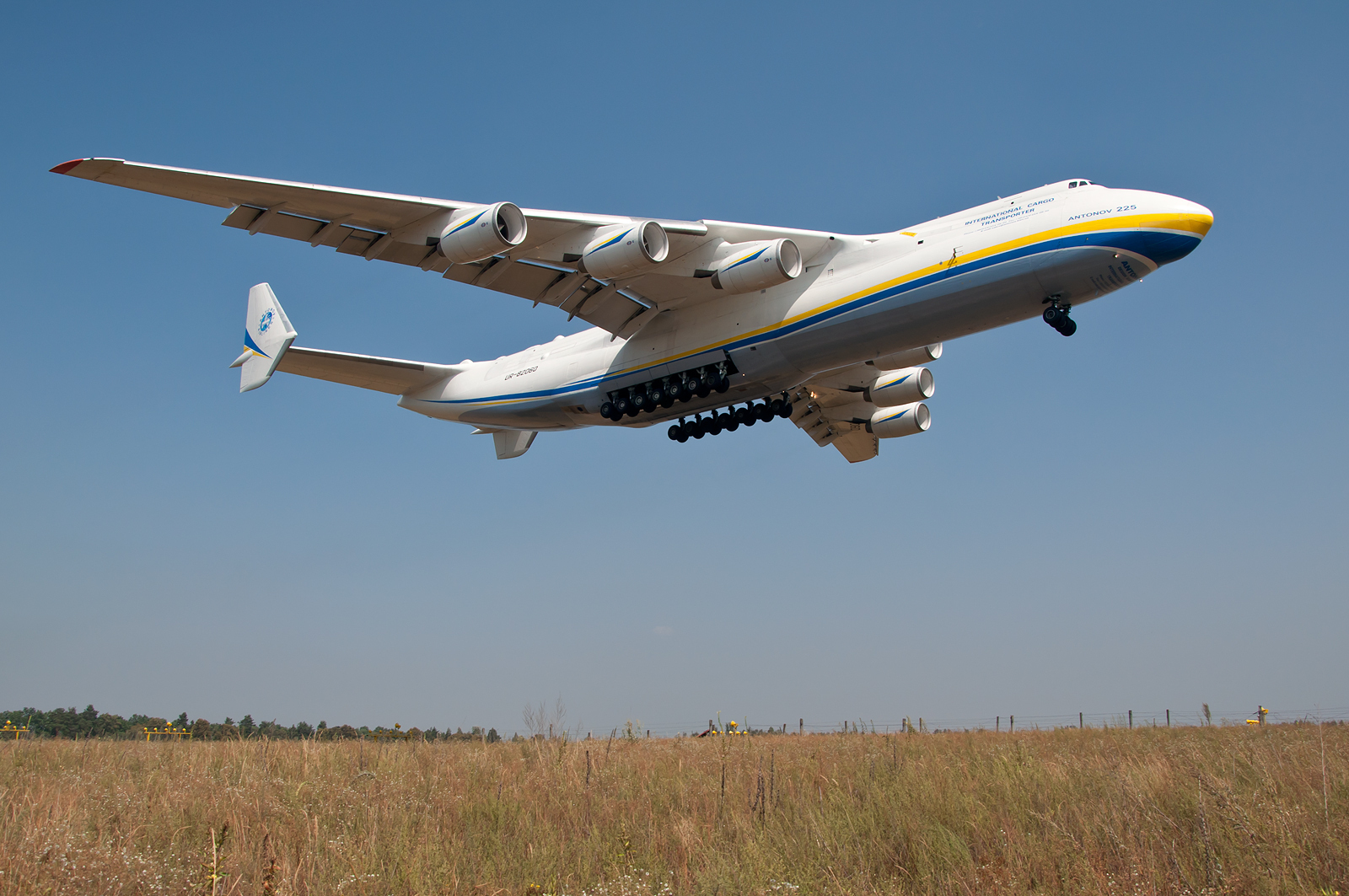 Covid: Maior avião do mundo leva material chinês