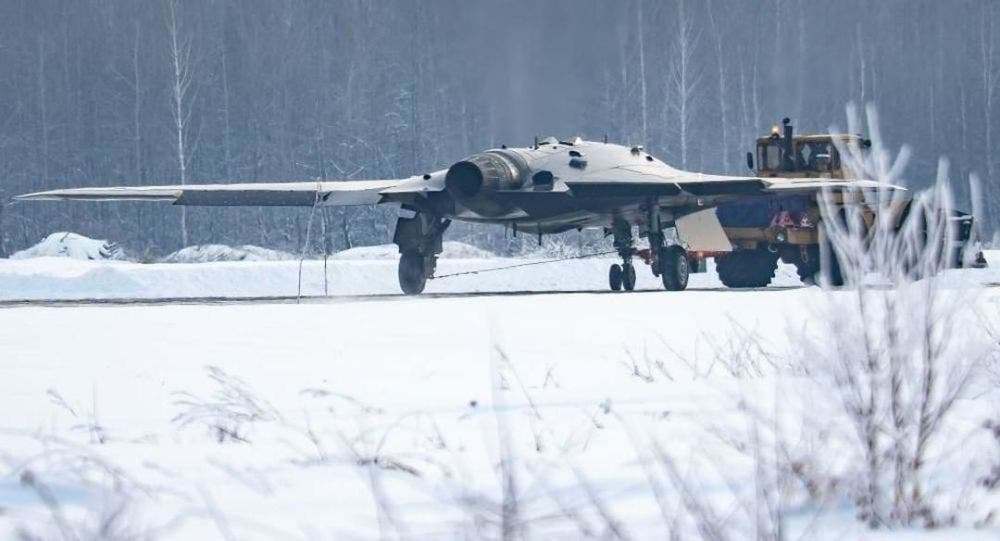 Maior que o Gripen, drone russo testa capacidade de ataque