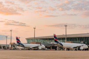 Movimentação de aviões comerciais no aeroporto de Brasília. Créditos: Aeroporto de Brasília.
