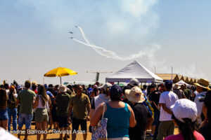 Esquadrilha da Fumaça em apresentação no Domingo Aéreo 2024 na Academia da Força Aérea (AFA). Foto por Ariadne Barroso / Revista Asas