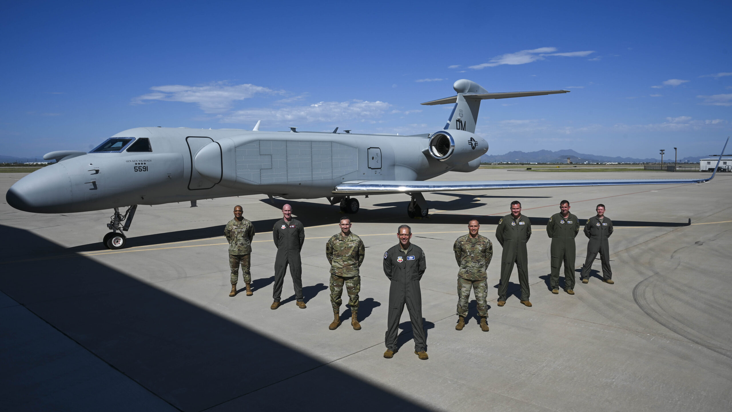 Chegada do primeiro EA-37B Compass Call à Davis-Monthan Air Force Base, em 23 de agosto de 2024. Foto: Paige Weldon