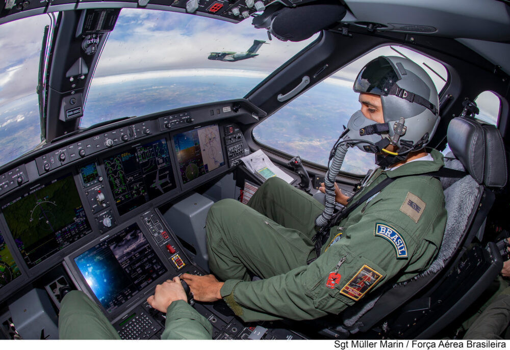FAB assina contrato para garantir disponibilidade dos KC-390