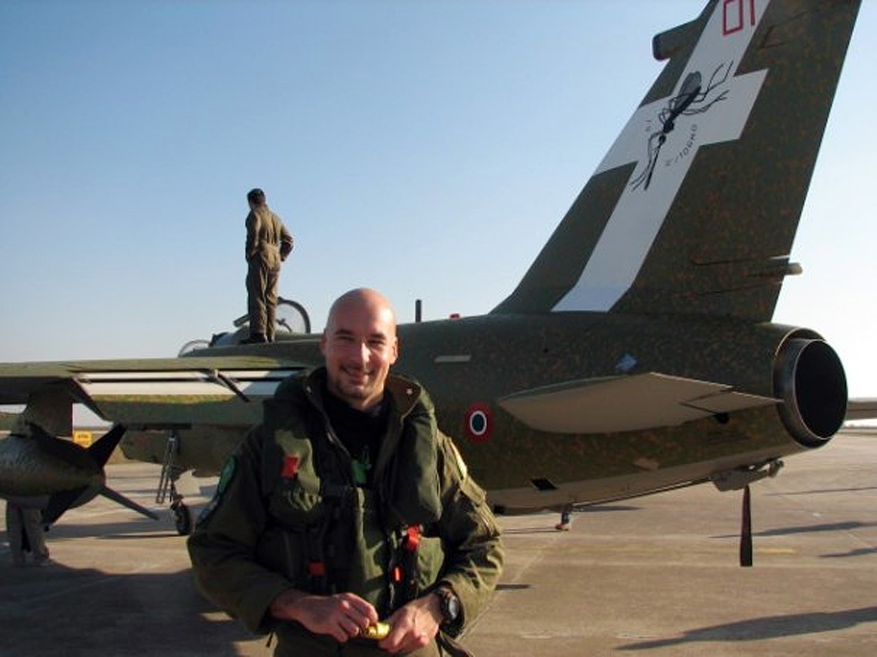Luca Parmitano, ainda como piloto de jatos AMX da Itália. Foto: arquivo pessoal de Luca Parmitano