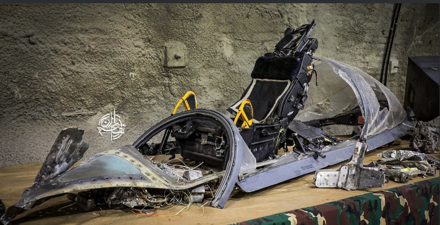 Irã faz exposição com restos de F-15 dos EUA abatido